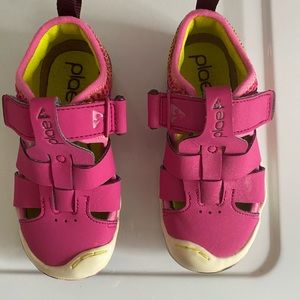 Plae sandal shoes size 9